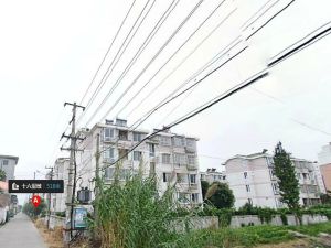 青年路地铁口附近新拿房小区大三室两卫位置好