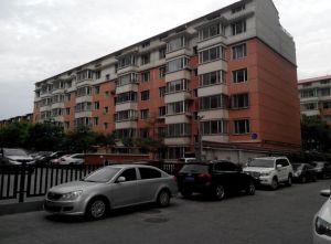 乌兰察布东街南北通透四居室 有车库