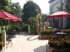 班芙双拼别墅,边位花园,通风采光好,业主诚心出售