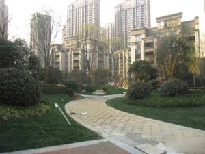 婚房几乎没住过,保养好,中间楼层全天采光