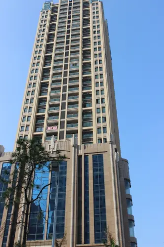 海城尚都实景图仰拍楼栋实景图（2015-11-5）
