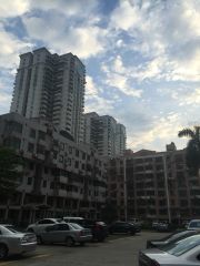 米兰春天毛坯四房南北通透带地下固定车位