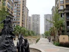 房子装修保养好 地铁口 出行方便