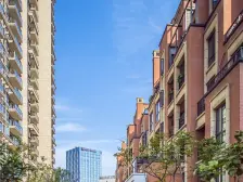 此房地段好,楼栋好、楼层好、物业好、万达商圈