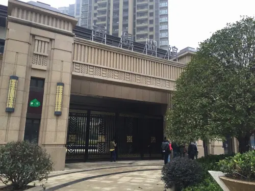 襄阳绿地中央广场实景图二期大门（2015-11-15）
