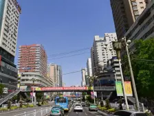 房子院子可停车 交通便利 中高楼层采光好