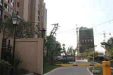 白金汉爵酒店旁 亨达未来城精装2室,出行方便,配套齐全速联