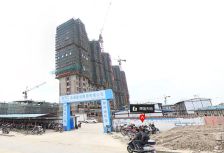 房东诚心出售双拼别墅,前后大花园,拎包入住。