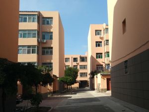 实小北,佳乐家东,沿街楼多层三楼,配套设施齐全!