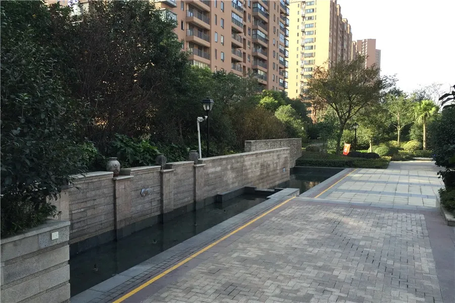 泰盈八千里 中间层 小户型 毛坯 1.2w精装