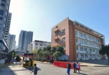 后海湖边上的舒适大三房保养好精装修