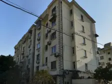 一梯两户,南北通两房,满五年,诚心出售。