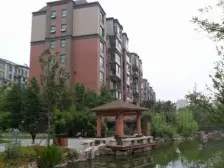 临河小区 1-2层复式 精装修 另有地下室 南北花园