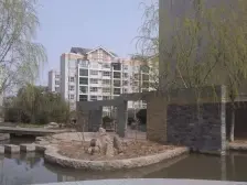 100多万全新装修,顶层大露台复式,地铁口物业