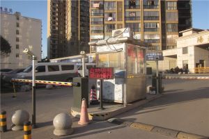 汽车西站轻轨口大房,带50万装修