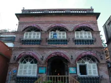 该别墅离海边仅100米路程,露台看整个日光岩