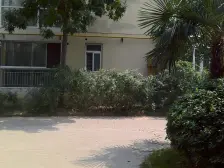 精装修,直接拎包入住,适合居住。