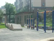 香山二期边户三房,生活方便,配套齐全。