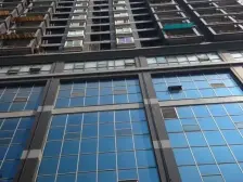 观音桥商圈不夜九街,出则繁华,入则安静,有沃尔玛