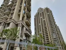 房子精装诚心出售保持干净带小露台