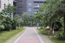 大润发商* 购物方便 银滩风景区