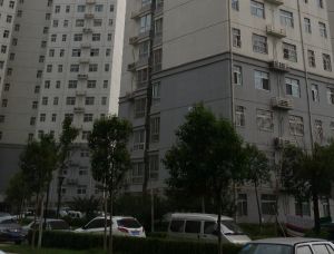 二环内公园旁 无贷款 双气小区,中间楼层 精装修