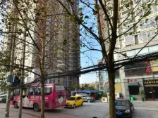 市五院旁,10年电梯双气,标准一室一厅,全明户型急售