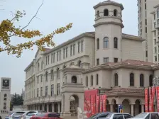 次新小区环境优美,绿化面积大,人车分流,地下车..