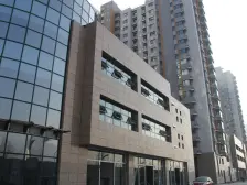 带车位,地下室,房本二年,毛坯,三阳面户型。