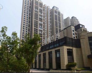 保利百合花园南北通透,采光好近地铁周边匹套完善,,出行方便
