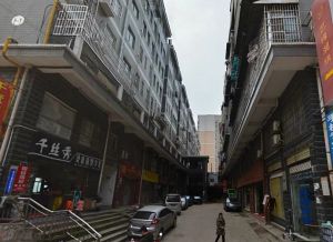 3号线湘龙站地铁口房东诚心出售自住