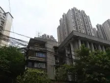 适宜居住,价格便宜, 杨家坪商圈旁,18号轻轨站旁
