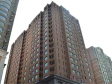 此房楼龄新,精装修电梯房,出行方便