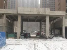 此房朝西南,,采光不错,位于公园茂楼上,出门公园