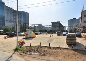 低楼层,3房,地段好。步步高后面。环境不错
