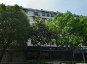 首付低,楼层好。地铁口近,小区环境好