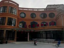 上下两层复试,适合大家庭,五个卧室,有露台