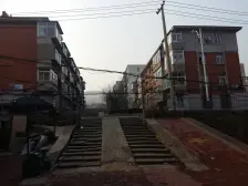 房子位置不错,适合各年龄段人居住,下楼就是市场,