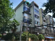 近新村路地铁口500米 精装一楼带天井 采光好 安静舒适