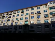 此房位置挺好,出行便利,室内装修可拎包入住