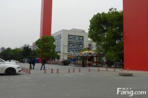 满五唯一地铁口次新两房装修比较好