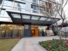 正朝南的+看江户型中间楼层+正看南山十八梯夜景很漂亮