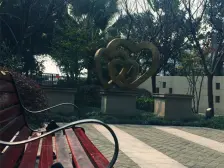 解放碑CBD次新小区 日月光正规2房 看江视野开阔