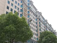 澄湖中路建材市场 南北通透,采光好 装修好,环镜优美 视野好,诚心出售