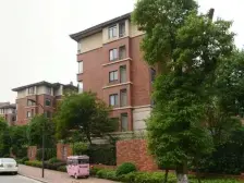 风景区的别墅,近地铁口,小区物业管理优秀,带车库