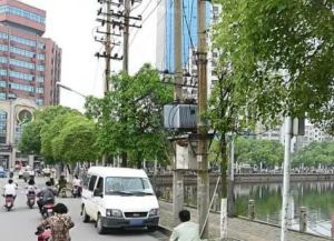 苏圃路1号二中宿舍南北通透,采光好装修好,环镜优美近地铁视野好,诚心出售