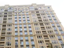 西湖万达珠市旁 联排别墅中间户 带前后院子 不沿街