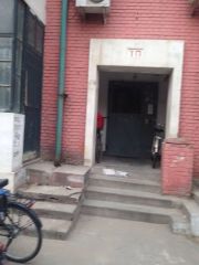 六铺炕中楼层满五唯一,精装修可直接入住,采光比较好