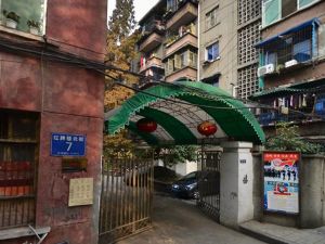 红牌楼北街7号1室1厅东南