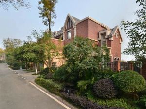 保利公园198蝴蝶谷西区4室2厅东南